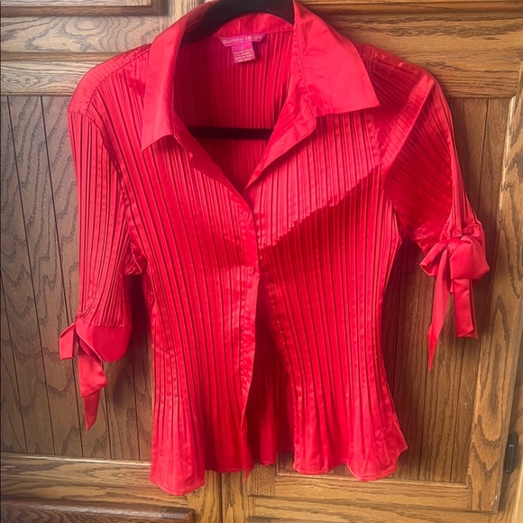 Sunny Leigh Tops - Sunny Leigh Red Pleated Button Down Shirt SZ Med